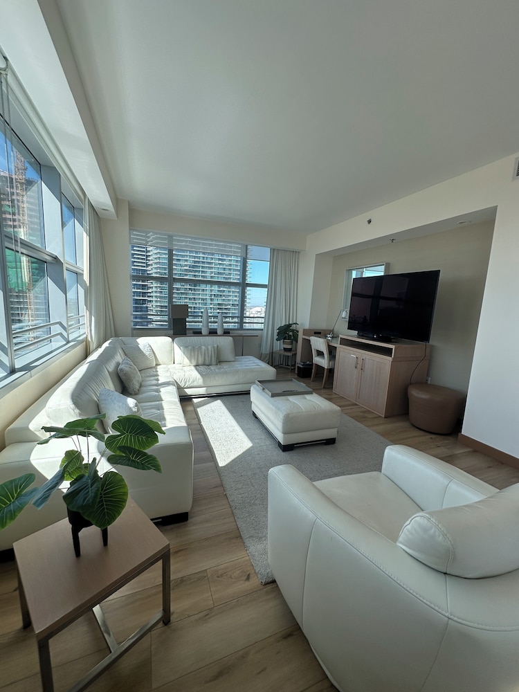 Brickell Sea View 2BR Free Parking by Palermo Home