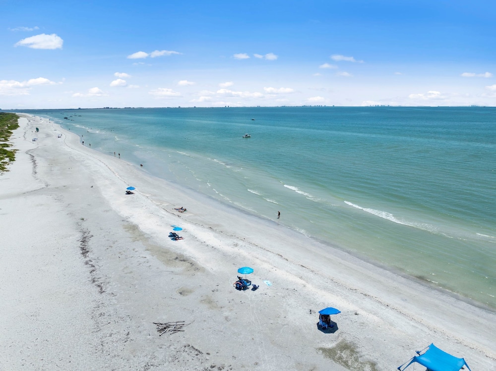 Loggerhead Cay 472 - Beach Front Pet-friendly