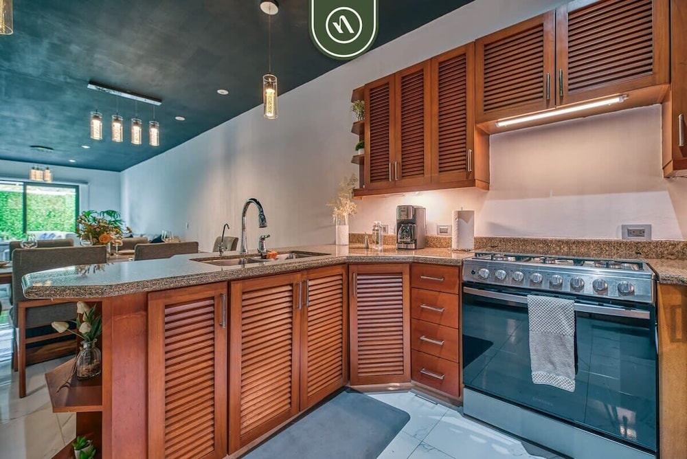 Modern 2BR Condo in Old Town - Private Terrace