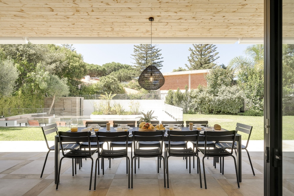 Cascais Contemporary Villa by Cadenzalux