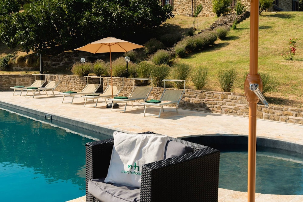 Ca Quattrocchi 10 3 by Marche Holiday Villas