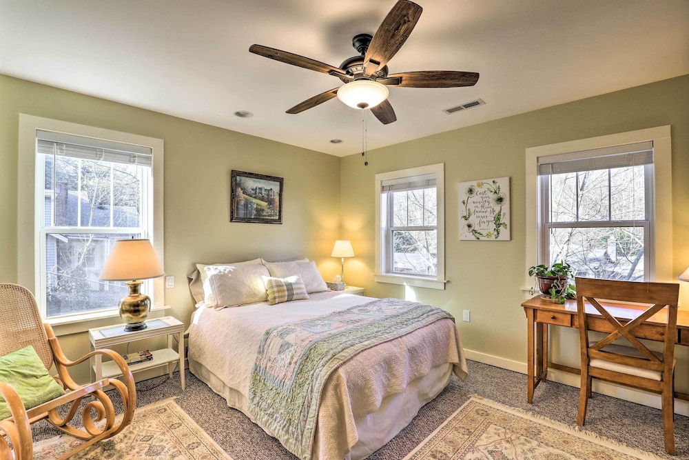 'carefree Cottage' < 6 Mi to Downtown Asheville! view 4