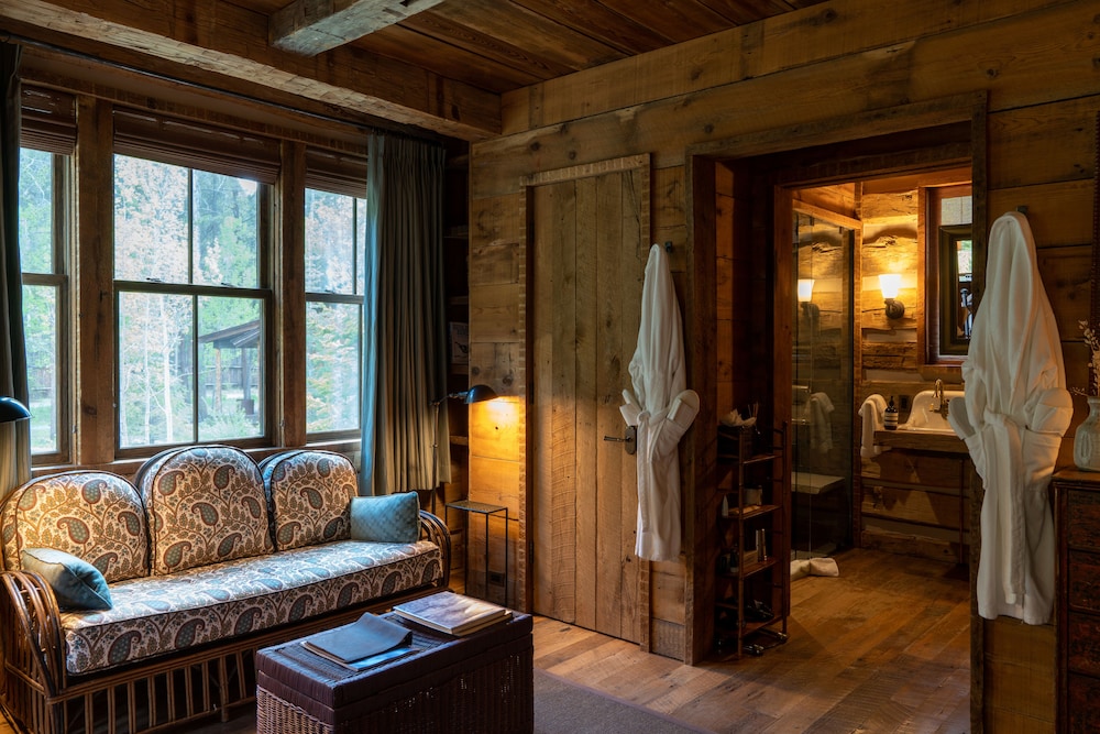 Eleven Taylor River Lodge view 5