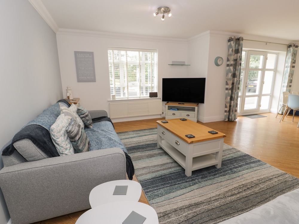 Apartment 6