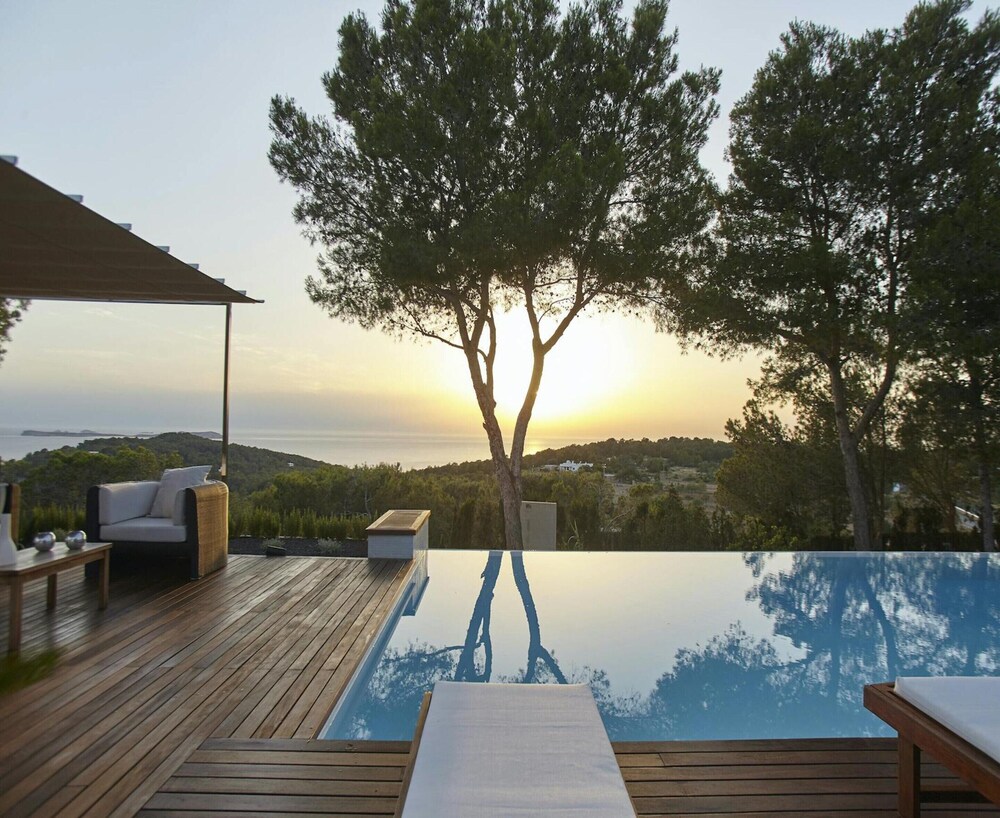 Luxury Villa With sea and Sunsets Views