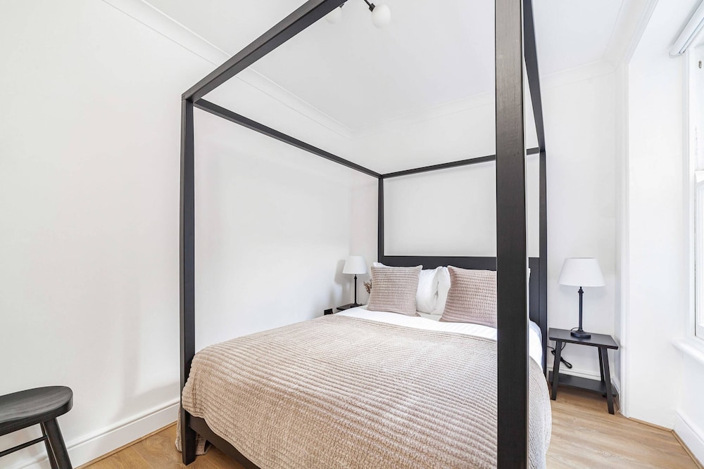Chic Chelsea Retreat in a Victorian Building view 4