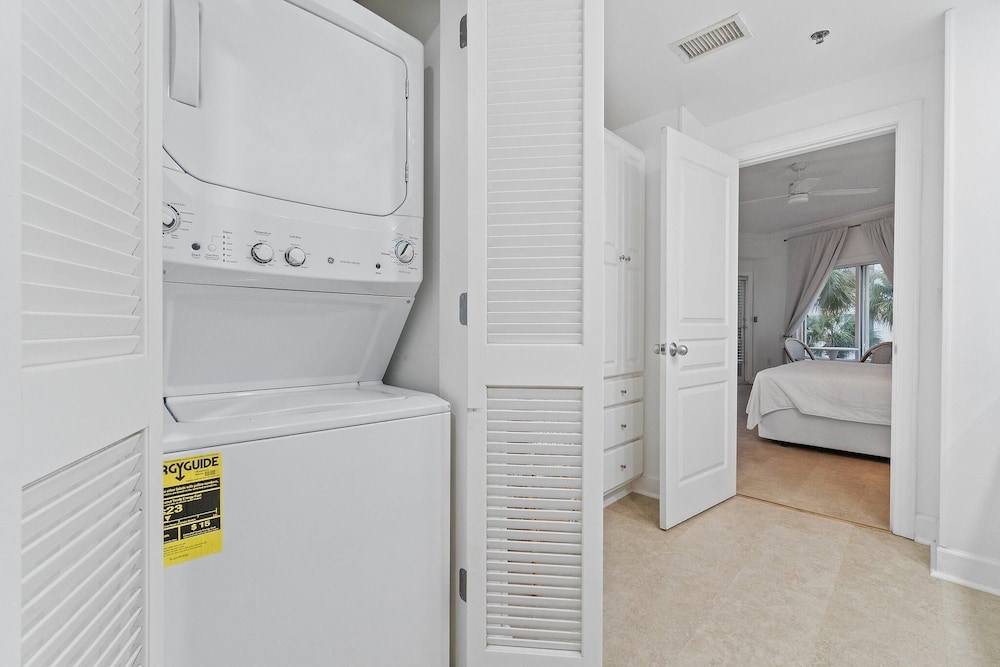 Palm Beach C23 view 5