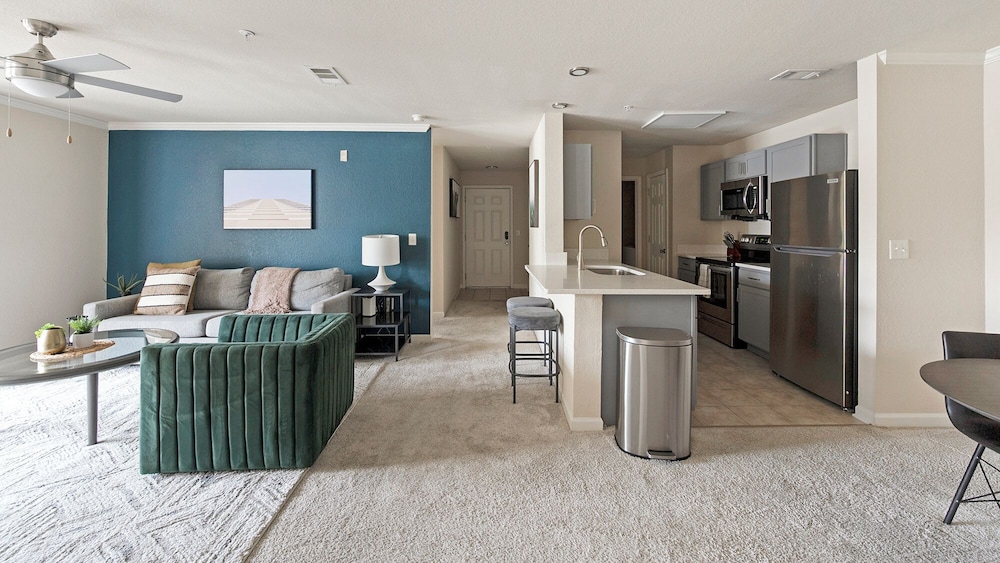 Landing Beautiful 1bd, Courtyard, Clubhouse