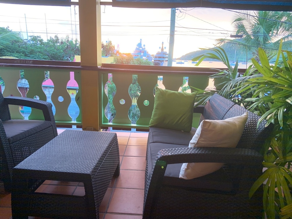 The Waterfront Inn - Hostel