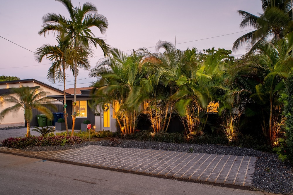 Walk to Wilton Drive - Spacious Quiet Villa 1