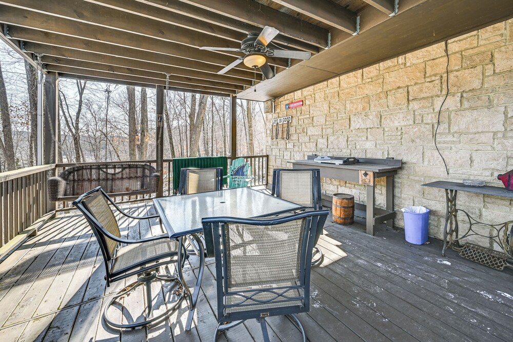 Nolin Lake Gem: Waterfront Retreat w/ Balcony!