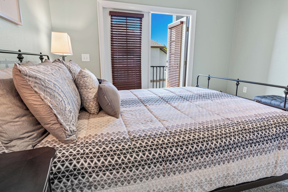 Inviting 5BR Villa in Reunion Resort