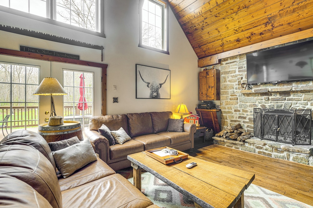 'the Lodge at Crider Creek' Getaway on 140 Acres!