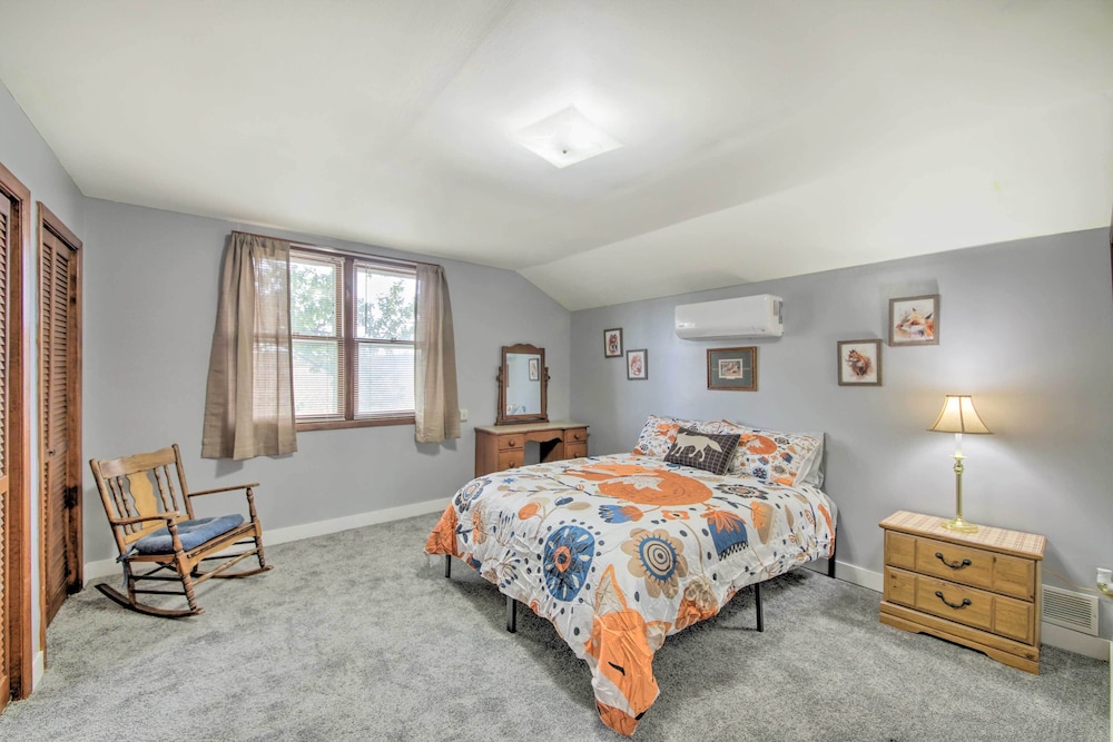 Bloomington Vacations - Scenic Gosport Getaway, Over 100 Years Old - Property Image 4