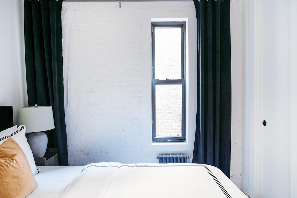 1288-5fs New Renovated 2 Bedrooms in UES