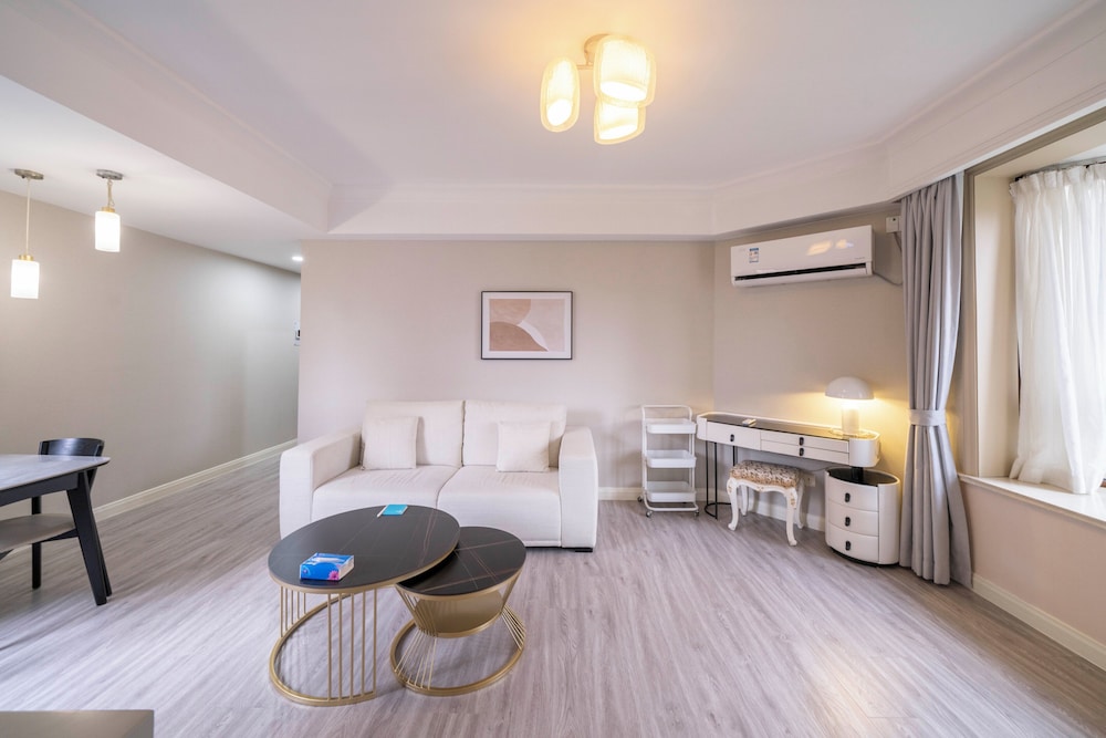 Tyms 1BR APT Gubei International Garden