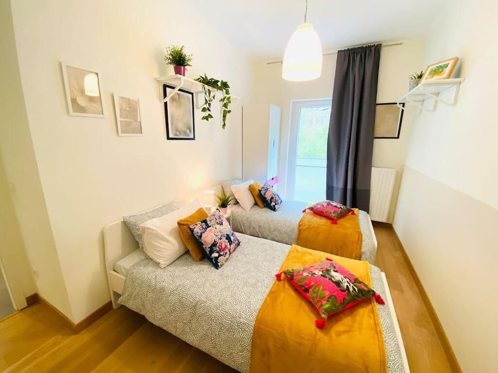 3 bedrooms in Center w Terrace&Parking view 5