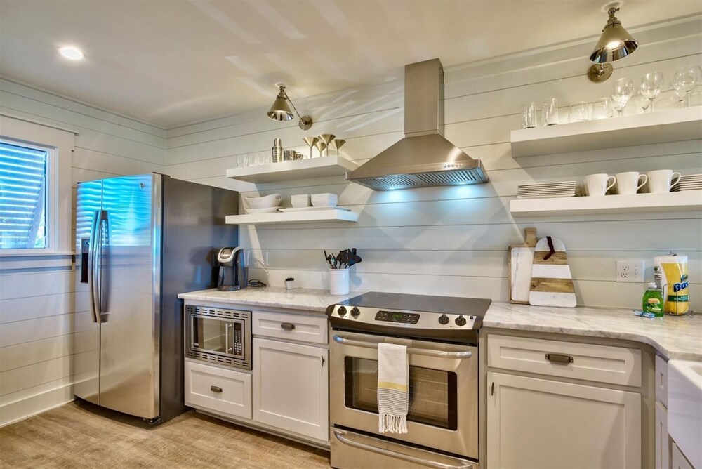 Beachfront Townhome in Seacrest + Free Tickets: Bikes, Dolphin Cruise & More!