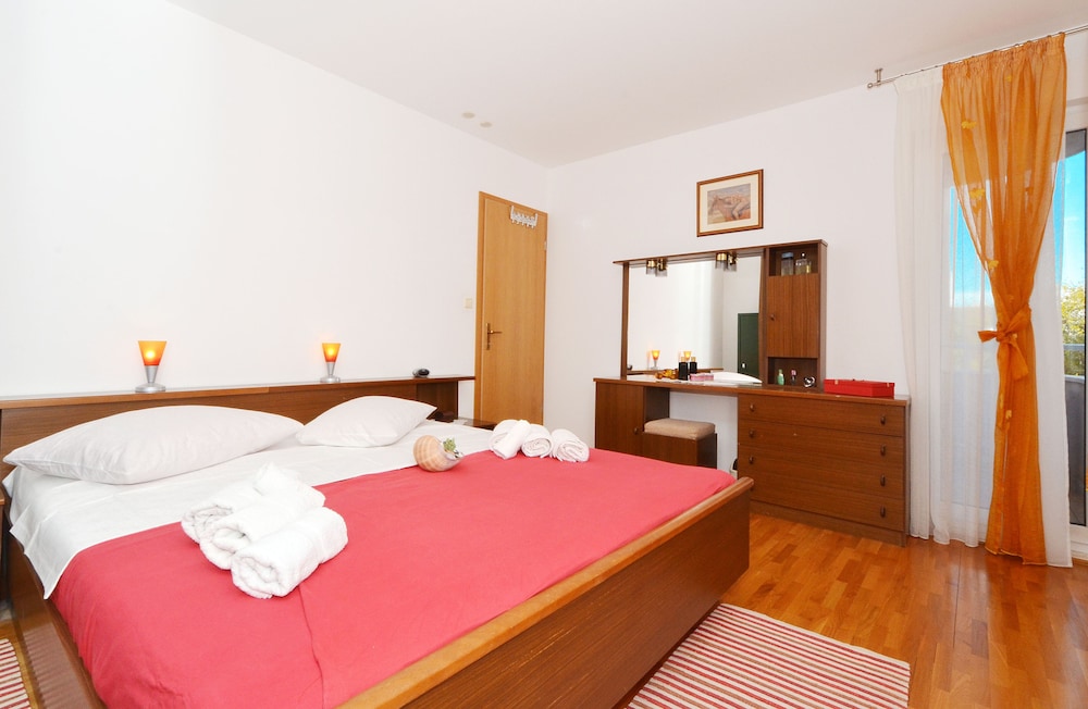 Lilly - spacious 3 bedroom apartment
