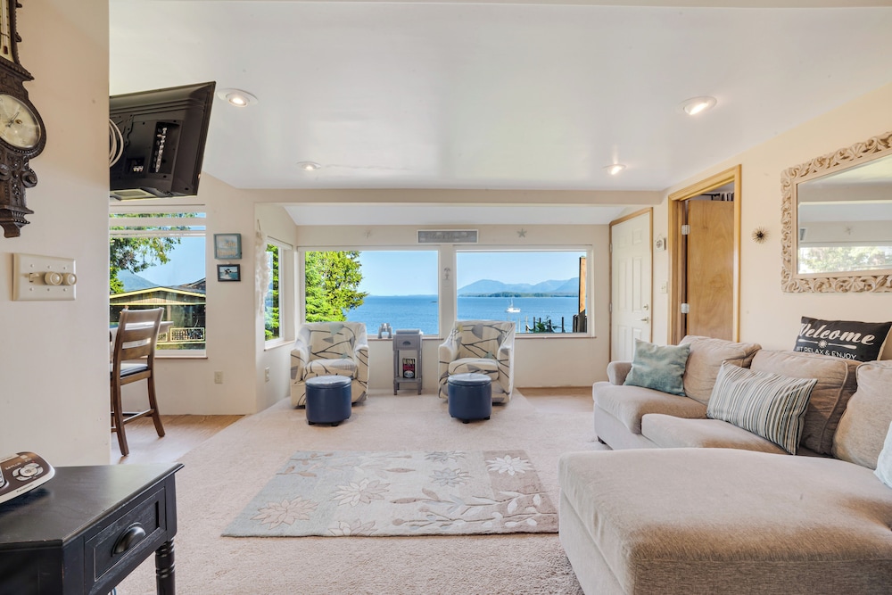 6 Mi to Main St: Oceanfront Cottage in Ketchikan