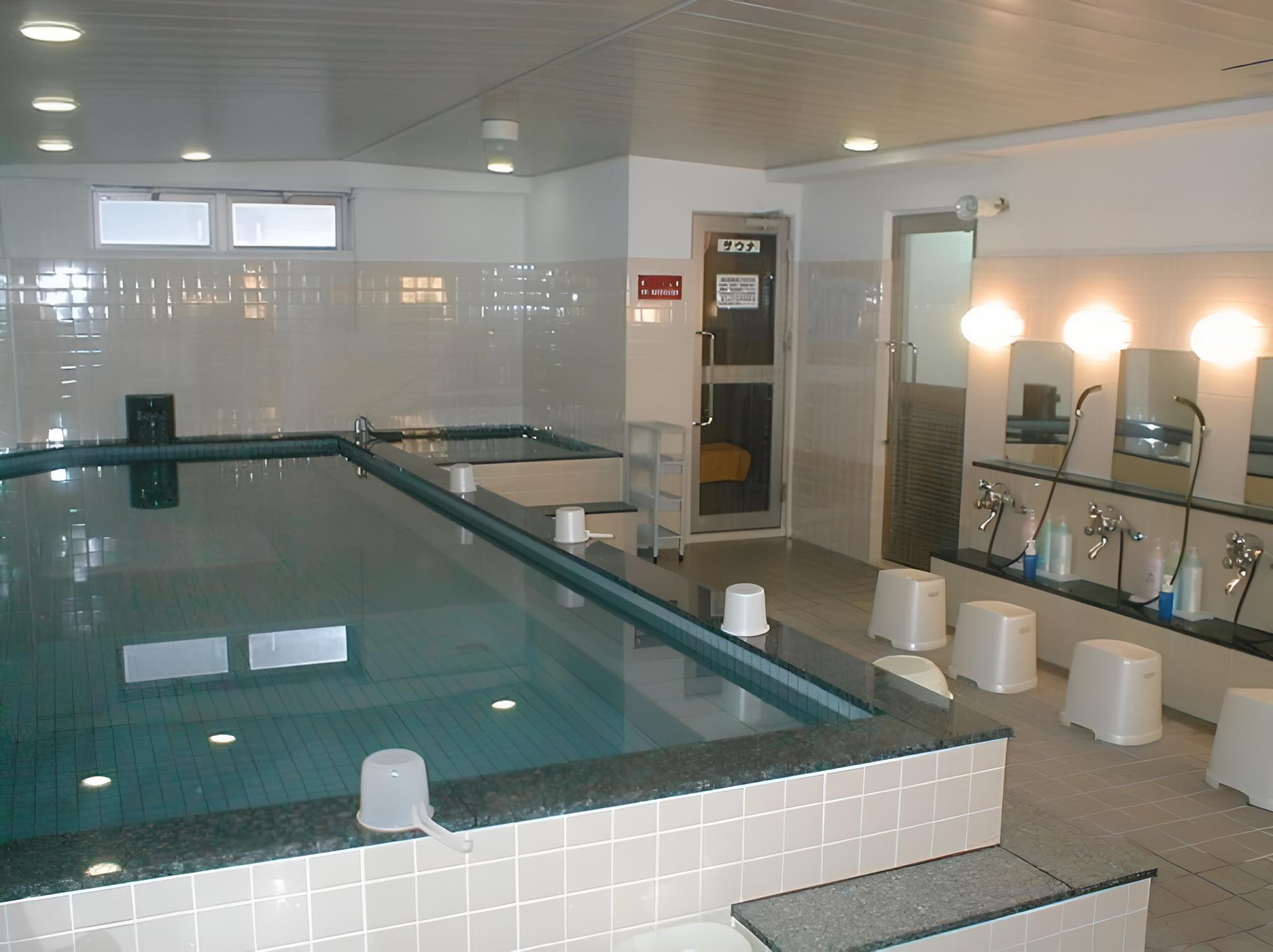 Capsule Hotel Kobe Sannomiya - Caters to men