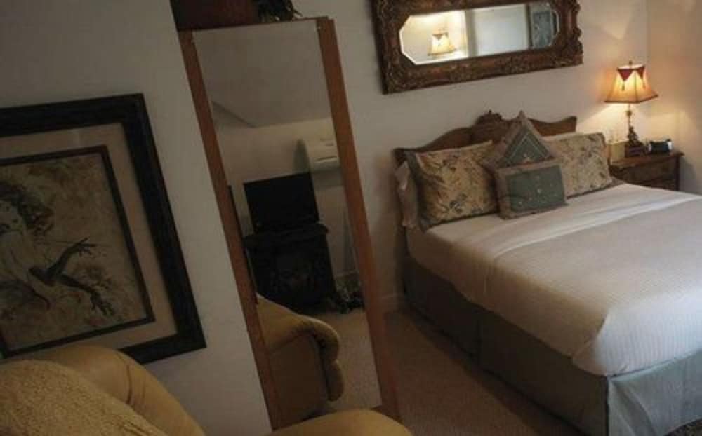 Columbia Vacations - The Columbia Inn at Peralynna Manor - Property Image 8