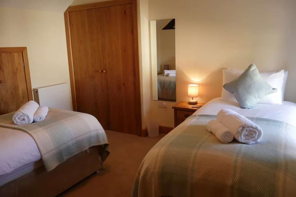 Cherry Trees - 2 Bedrooms -pets Ok - Woodburner