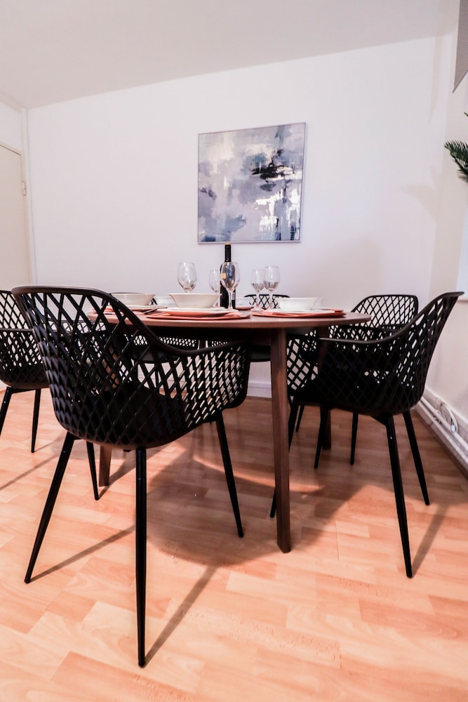 Gorgeous 3 Bedroom Hampstead Property