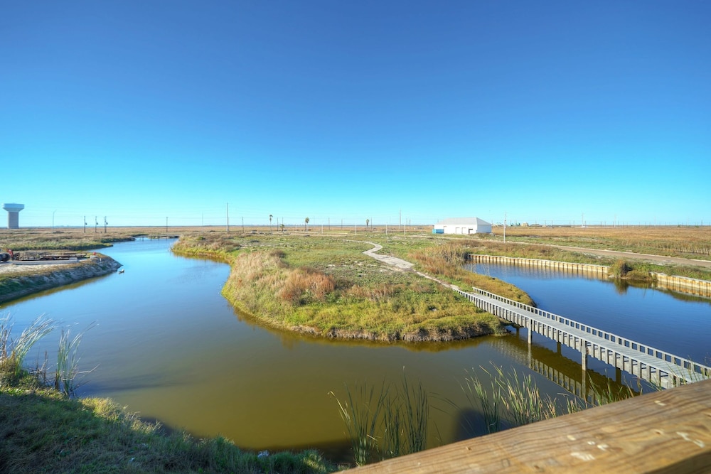 Cart-friendly Boardwalk to the Beach Private Pool Firepit Pond Views Bayview