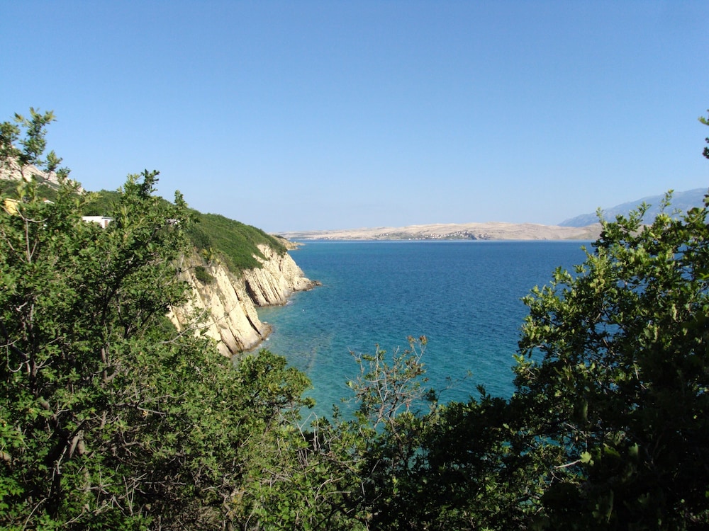 Rooms and apartments Galeb