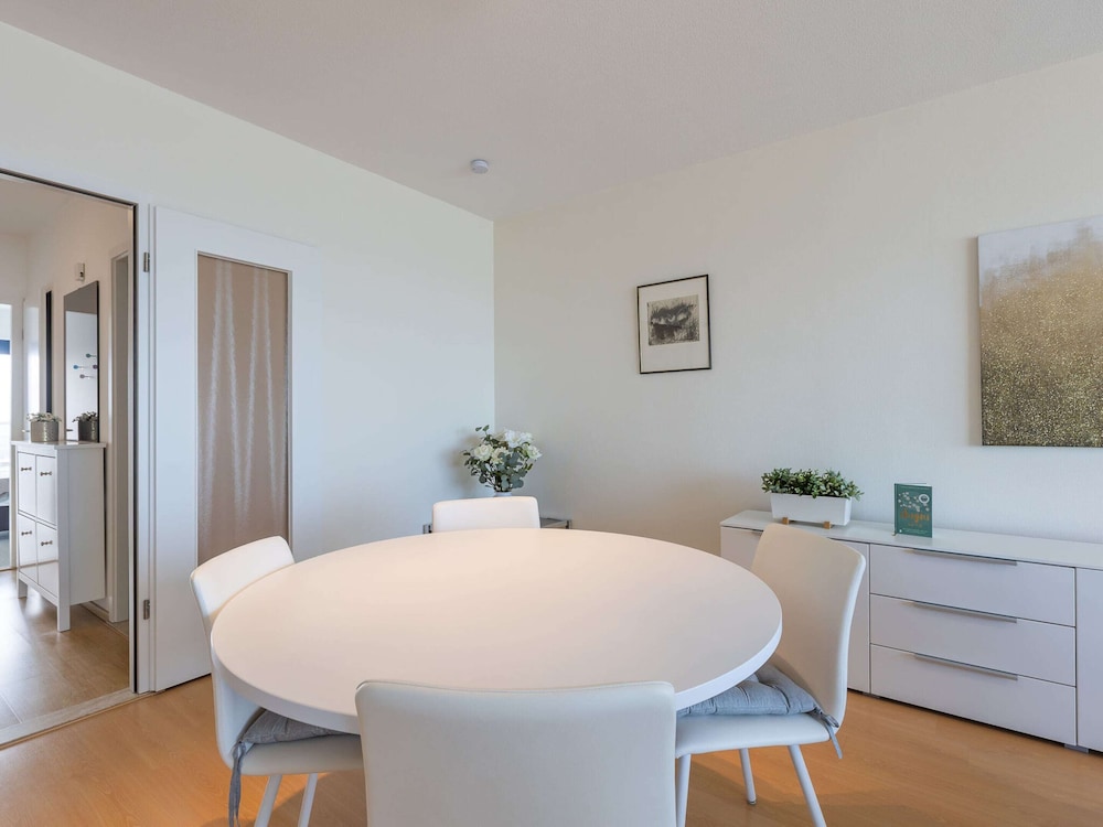 Cozy 1-bedroom Apartment With Sea View