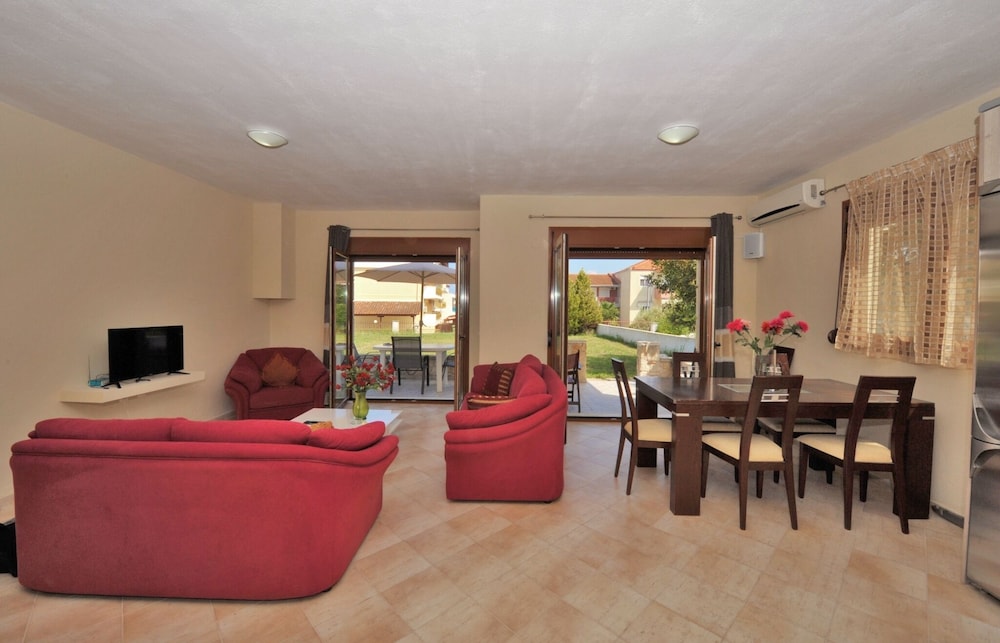 Marina Maisonette by Rentalspro