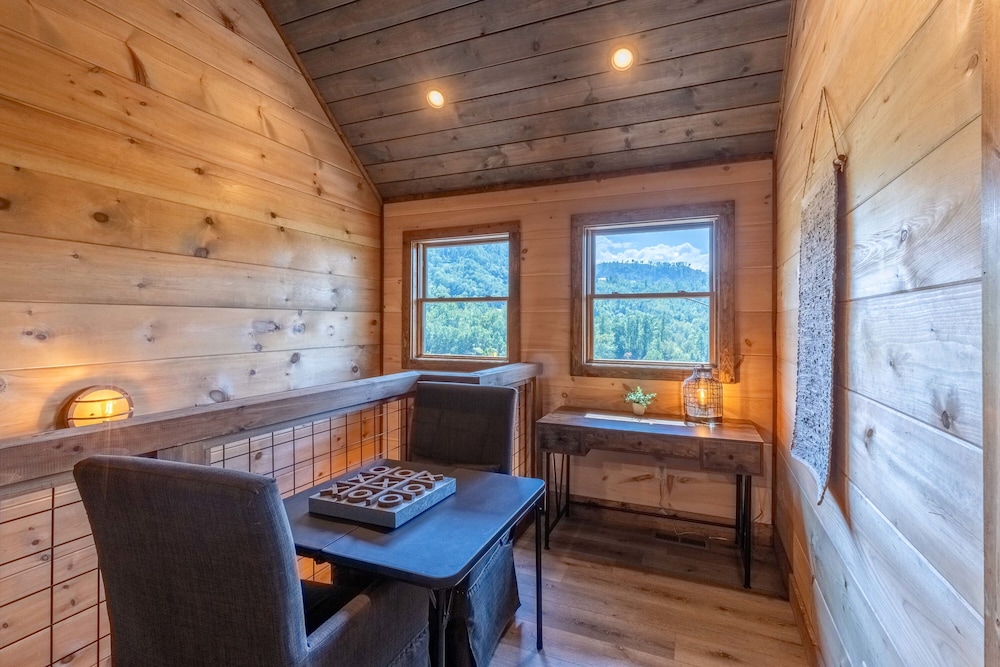 Raccoon Ridge Retreat - Gatlinburg Mountain Escape