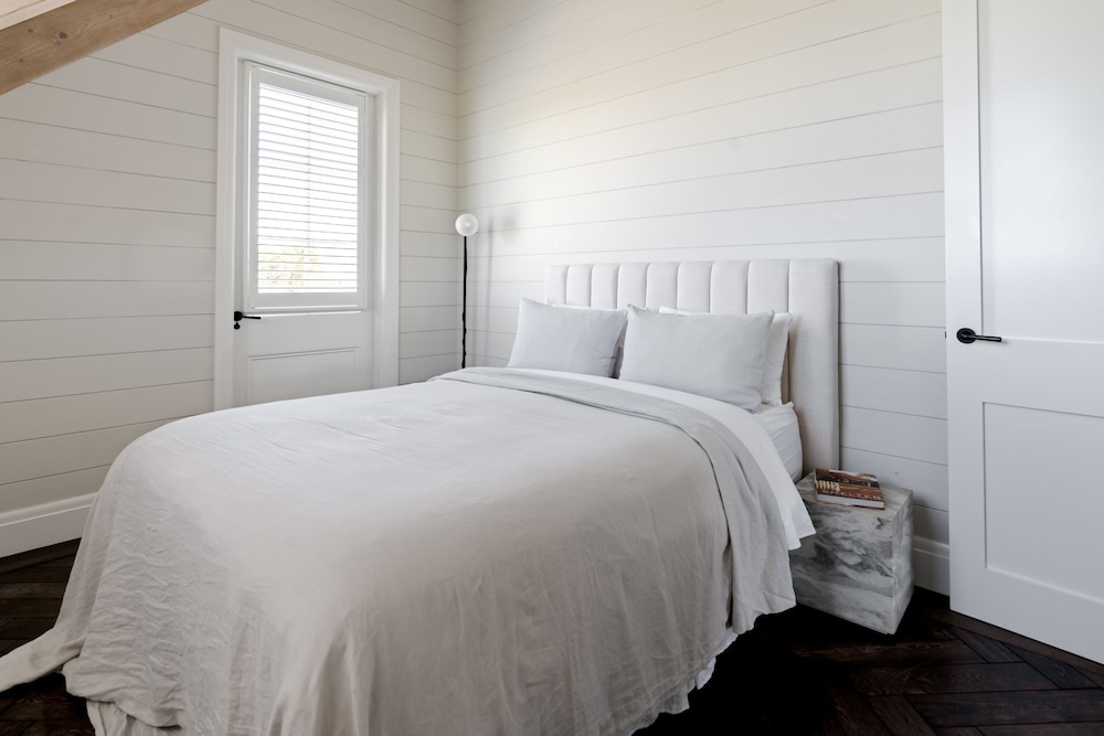 The Loft at Linnaeus Farm Berry - by Linnaeus Collection