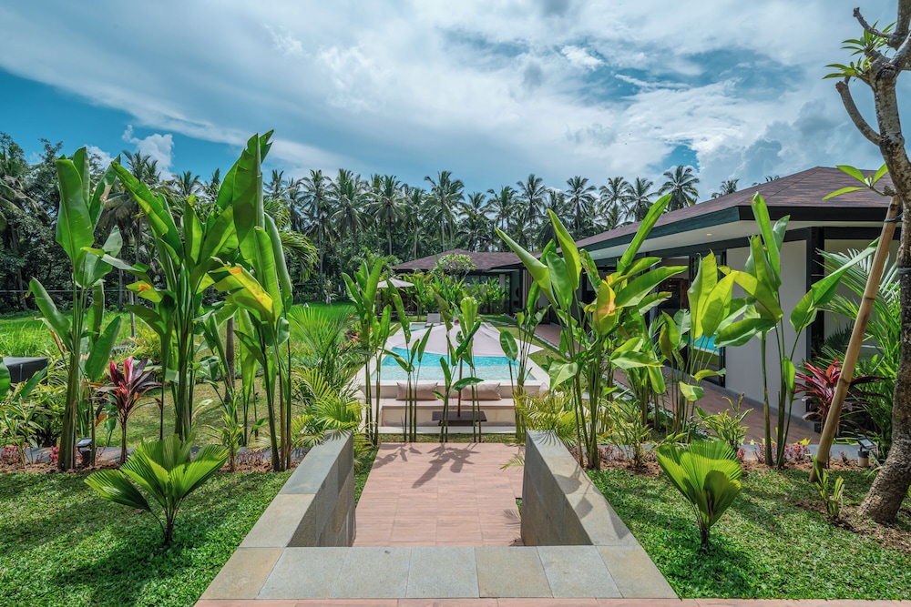 Xanadu - 5BR Ubud Designer Villa, Pool with Rice Fields Views
