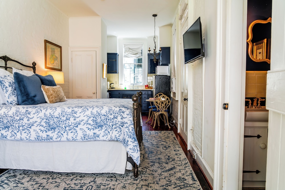 French Quarter Lanaux Mansion B & B