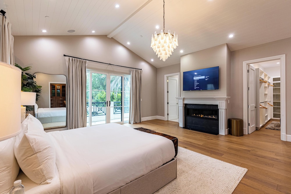 Otis Ave - Modern Farmhouse Retreat w/ Pool, Spa & Luxe Interiors