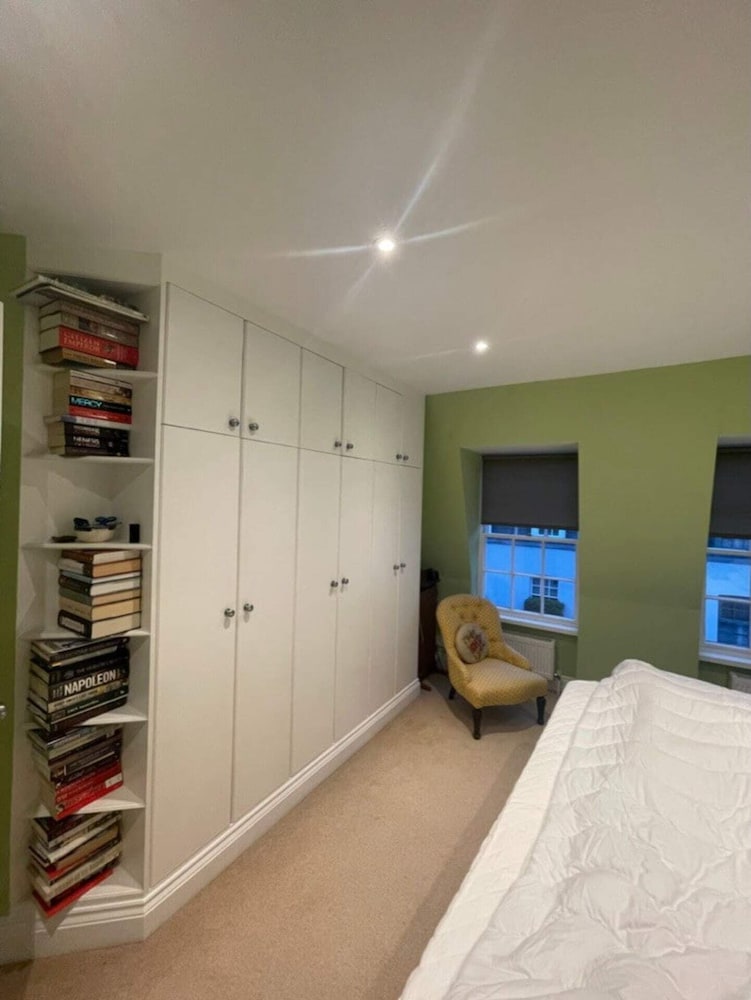 Expansive 4BD Home- 15 min From Buckingham Palace!