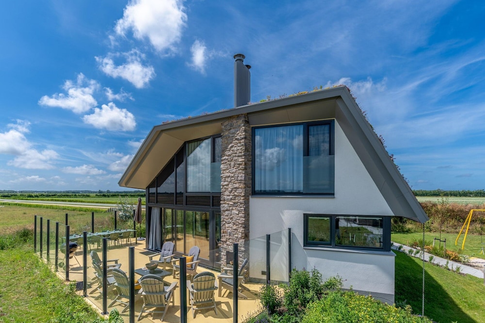 Modern, Luxurious and Sustainable Nature Villa