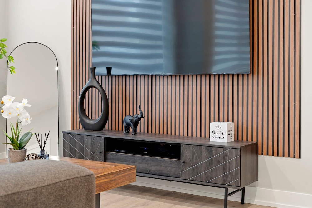 Spacious Bright Modern New Unit in Tri Taylor