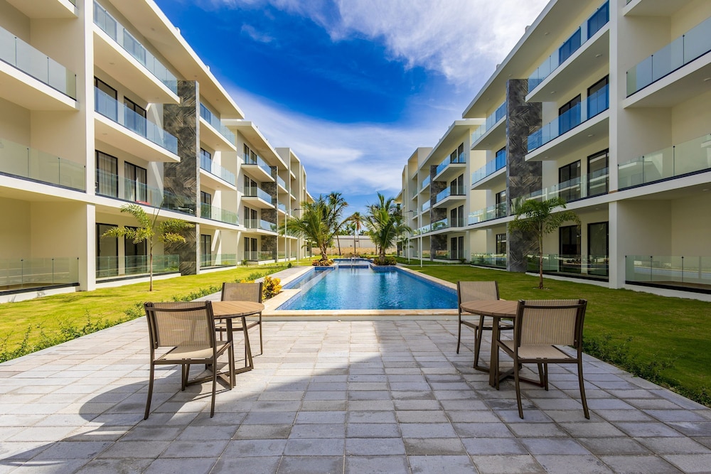 2BR Oasis in Eden Tropical - BBQ Pool Near Beach