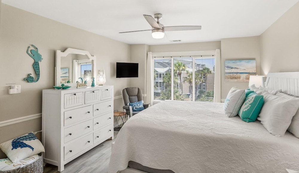Condo with Resort Access - Great North Island Location
