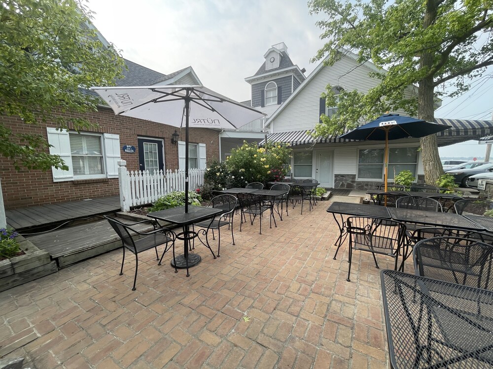 Harbour Square Suites