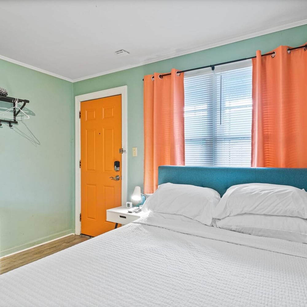 Travel Back to the 50s Renovated Motel Gem view 3
