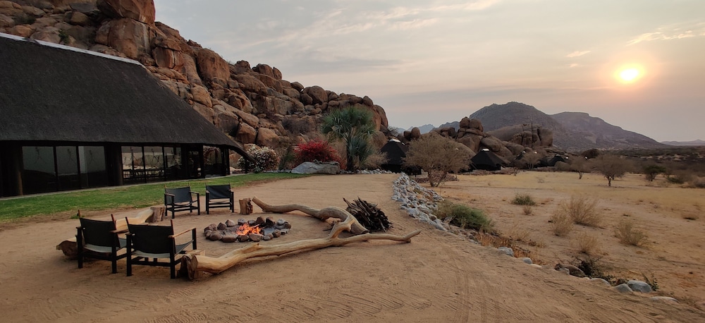 Ai Aiba - The Rockpainting Lodge