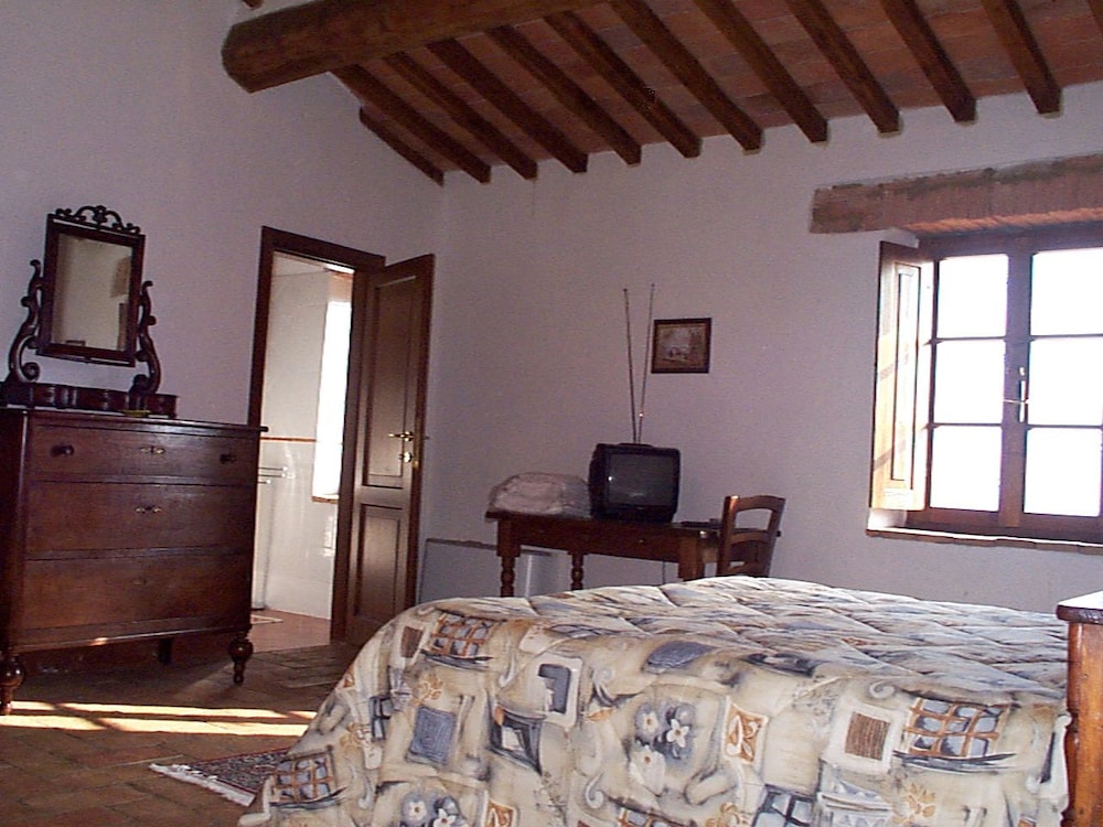 Castello di Monteliscai view 5