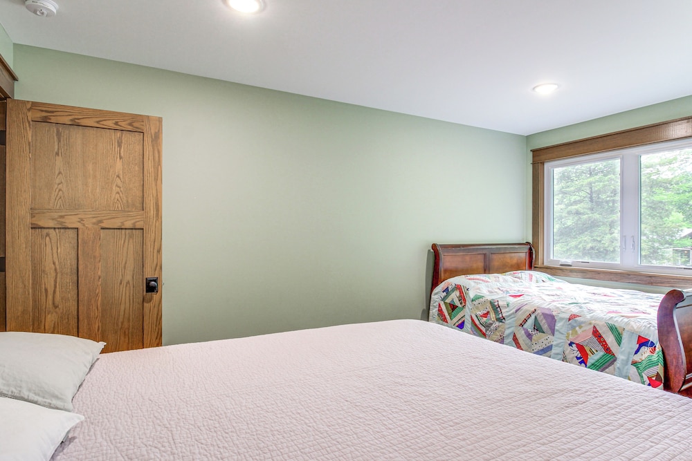Great for Groups: Family Creekside Home in Loretto