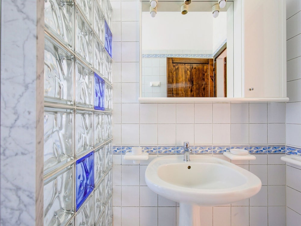 Apartment With Swimming Pool