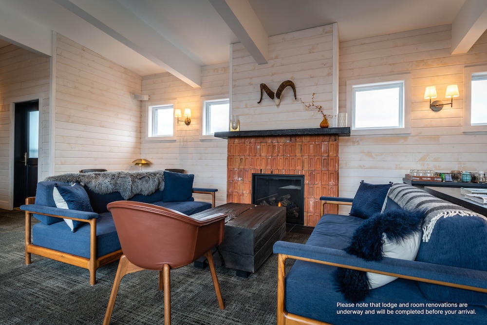 Eleven Revelstoke Lodge-1