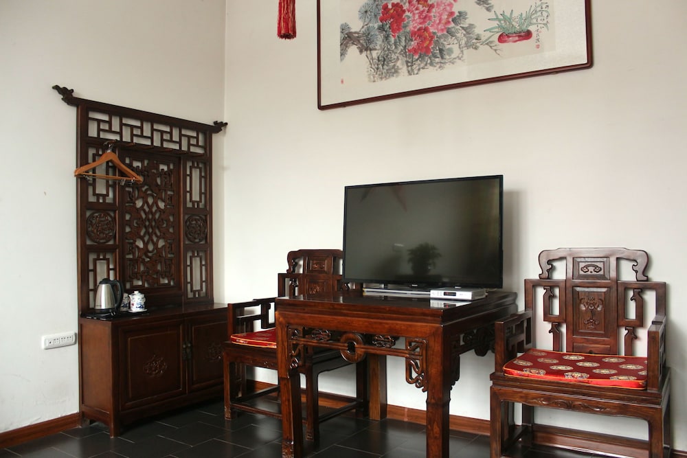 City Wall Old House.Ji Residence